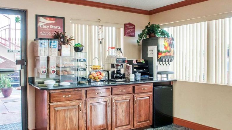 <b>Econo Lodge Restaurant</b>. Images powered by <a href="https://iceportal.shijigroup.com/" title="IcePortal" target="_blank">IcePortal</a>.