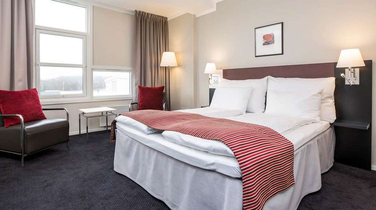Quality Airport Hotel Room