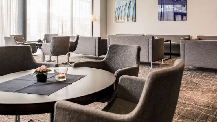 Quality Airport Hotel Lobby