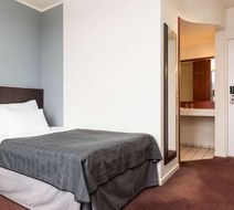 Quality Airport Hotel Room