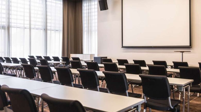 <b>Quality Airport Hotel Meeting</b>. Images powered by <a href="https://iceportal.shijigroup.com/" title="IcePortal" target="_blank">IcePortal</a>.