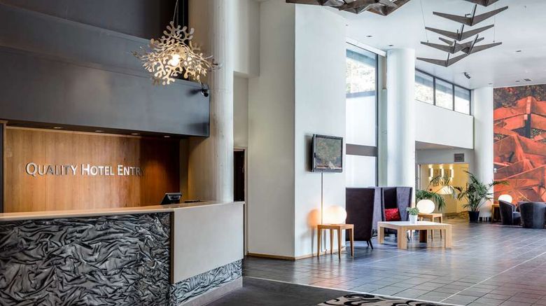 <b>Quality Hotel Entry Lobby</b>. Images powered by <a href="https://iceportal.shijigroup.com/" title="IcePortal" target="_blank">IcePortal</a>.