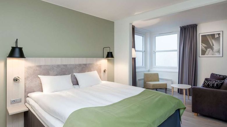 <b>Quality Hotel Entry Room</b>. Images powered by <a href="https://iceportal.shijigroup.com/" title="IcePortal" target="_blank">IcePortal</a>.