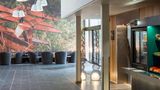 <b>Quality Hotel Entry Lobby</b>. Images powered by <a href="https://iceportal.shijigroup.com/" title="IcePortal" target="_blank">IcePortal</a>.