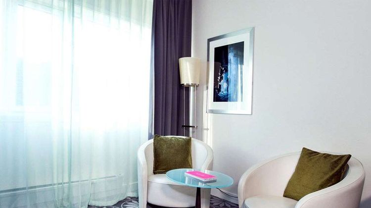 Home Hotel Aurora Room