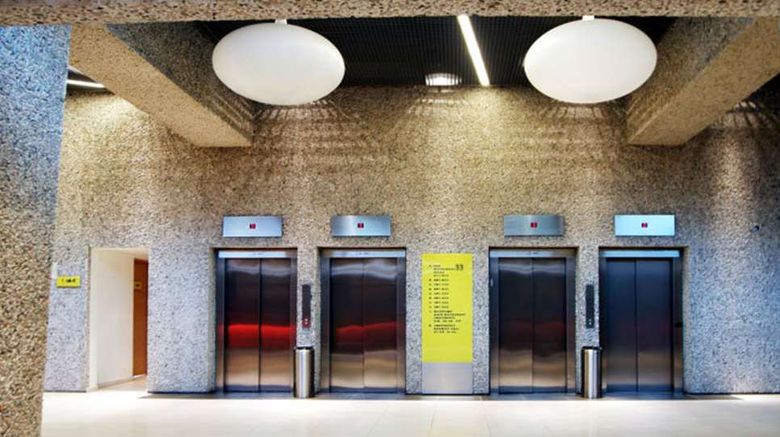 <b>Quality Hotel 33 Lobby</b>. Images powered by <a href="https://iceportal.shijigroup.com/" title="IcePortal" target="_blank">IcePortal</a>.