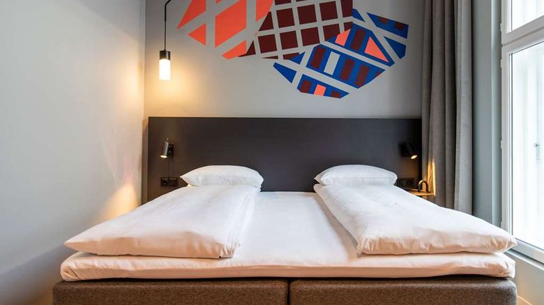 <b>Comfort Hotel Grand Central Suite</b>. Images powered by <a href="https://iceportal.shijigroup.com/" title="IcePortal" target="_blank">IcePortal</a>.
