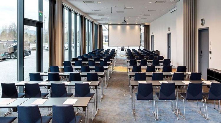 Quality Hotel Pond Meeting