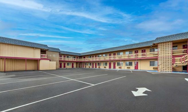 Econo Lodge Exterior