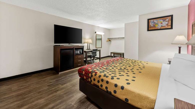 <b>Econo Lodge Room</b>. Images powered by <a href="https://iceportal.shijigroup.com/" title="IcePortal" target="_blank">IcePortal</a>.