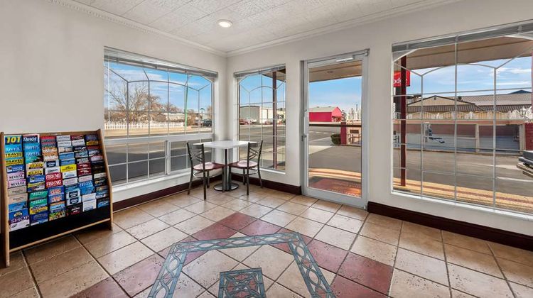 Econo Lodge Lobby