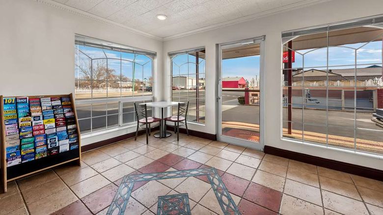 <b>Econo Lodge Lobby</b>. Images powered by <a href="https://iceportal.shijigroup.com/" title="IcePortal" target="_blank">IcePortal</a>.