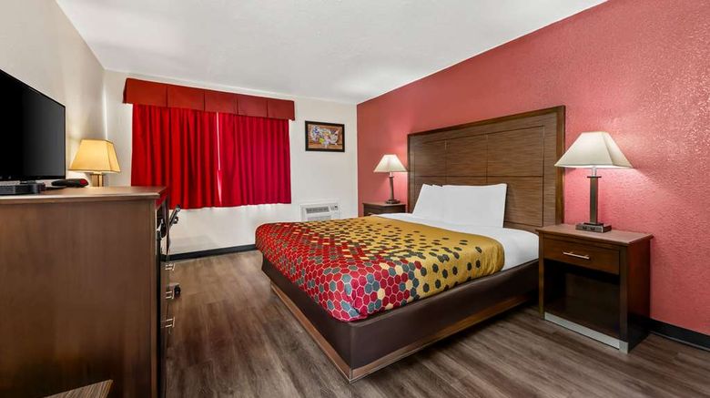 <b>Econo Lodge Room</b>. Images powered by <a href="https://iceportal.shijigroup.com/" title="IcePortal" target="_blank">IcePortal</a>.