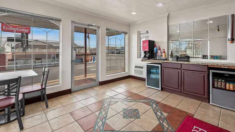 Econo Lodge Lobby