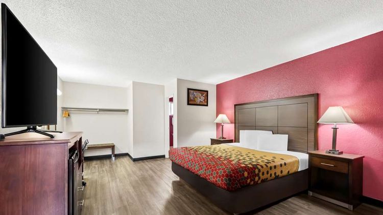 Econo Lodge Room