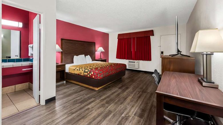 <b>Econo Lodge Room</b>. Images powered by <a href="https://iceportal.shijigroup.com/" title="IcePortal" target="_blank">IcePortal</a>.