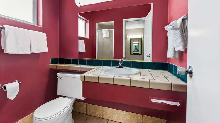Econo Lodge Room