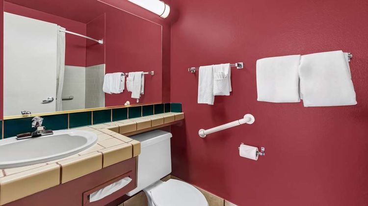 Econo Lodge Room