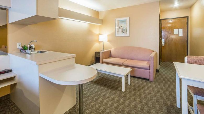 <b>Quality Inn & Suites Suite</b>. Images powered by <a href="https://iceportal.shijigroup.com/" title="IcePortal" target="_blank">IcePortal</a>.