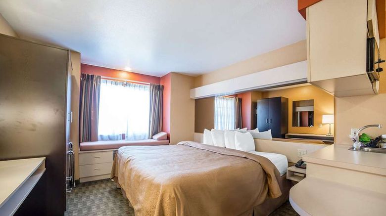 <b>Quality Inn & Suites Suite</b>. Images powered by <a href="https://iceportal.shijigroup.com/" title="IcePortal" target="_blank">IcePortal</a>.
