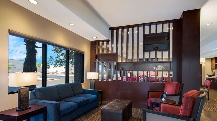 Comfort Inn & Suites Las Vegas Nellis Lobby