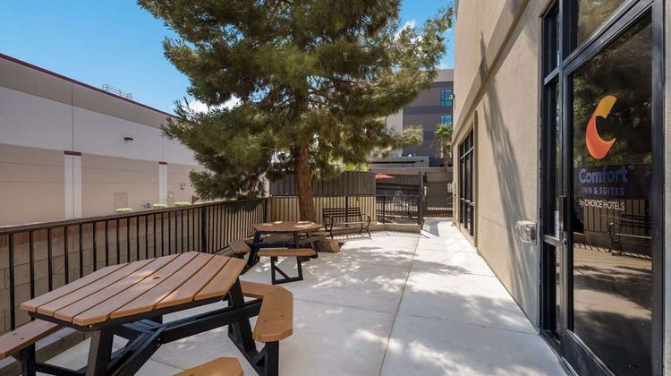 Comfort Inn & Suites Las Vegas Nellis Exterior