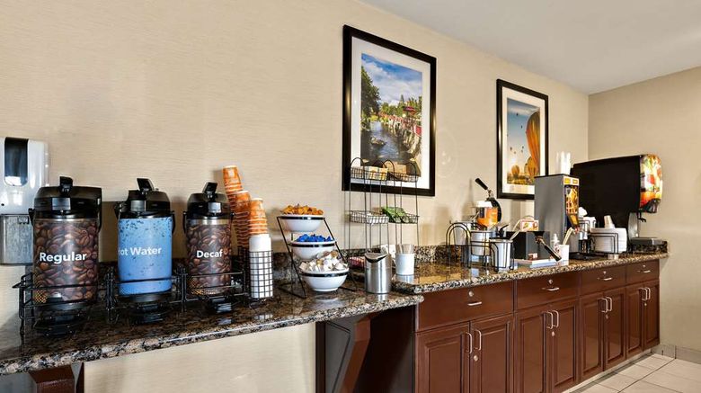 <b>Comfort Inn & Suites Airport Restaurant</b>. Images powered by <a href="https://iceportal.shijigroup.com/" title="IcePortal" target="_blank">IcePortal</a>.