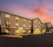 Comfort Inn & Suites Airport Exterior