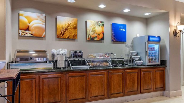 <b>Comfort Suites Restaurant</b>. Images powered by <a href="https://iceportal.shijigroup.com/" title="IcePortal" target="_blank">IcePortal</a>.
