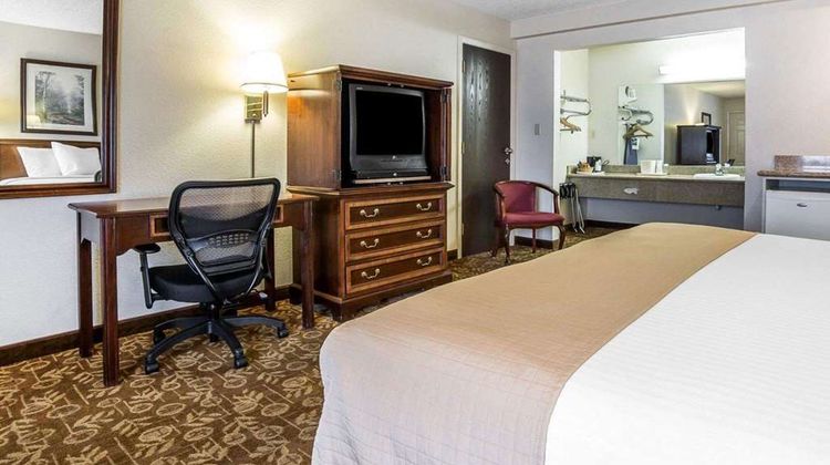Quality Inn & Suites Minden Suite