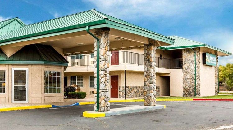 Quality Inn & Suites Minden Exterior