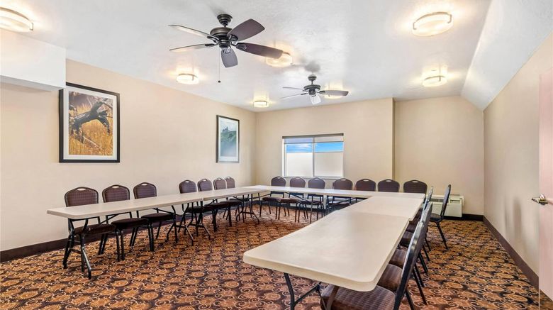 <b>Comfort Inn Elko Meeting</b>. Images powered by <a href="https://iceportal.shijigroup.com/" title="IcePortal" target="_blank">IcePortal</a>.