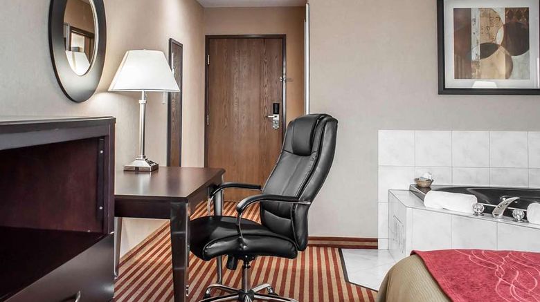 <b>Quality Inn Room</b>. Images powered by <a href="https://iceportal.shijigroup.com/" title="IcePortal" target="_blank">IcePortal</a>.