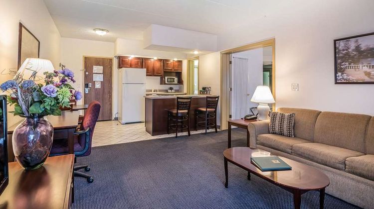 Quality Inn & Suites Albany Airport Suite