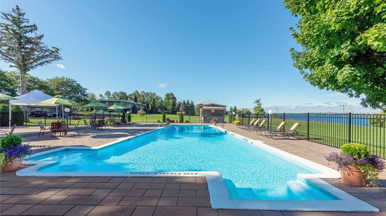 <b>The Inn at Grand View, an Ascend Hotel Pool</b>. Images powered by <a href="https://iceportal.shijigroup.com/" title="IcePortal" target="_blank">IcePortal</a>.