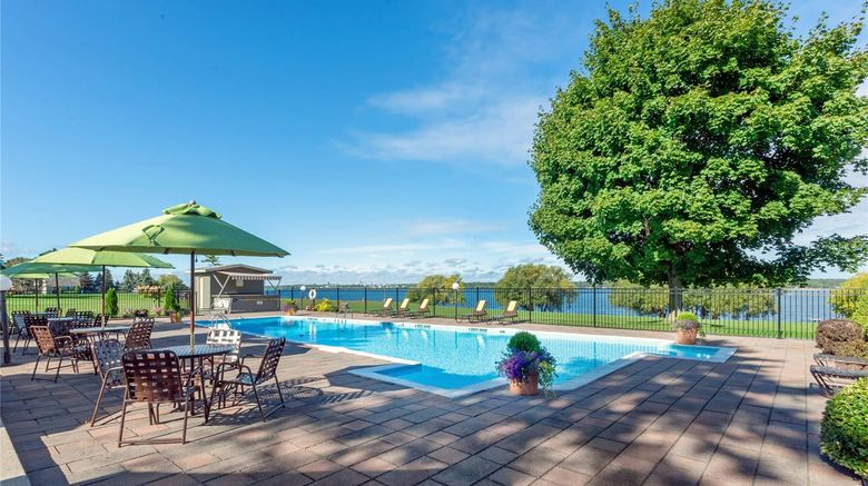 <b>The Inn at Grand View, an Ascend Hotel Pool</b>. Images powered by <a href="https://iceportal.shijigroup.com/" title="IcePortal" target="_blank">IcePortal</a>.