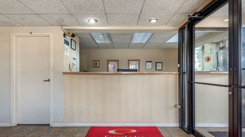 <b>Econo Lodge Lobby</b>. Images powered by <a href="https://iceportal.shijigroup.com/" title="IcePortal" target="_blank">IcePortal</a>.