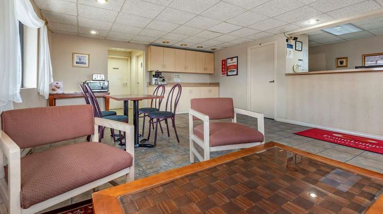 <b>Econo Lodge Lobby</b>. Images powered by <a href="https://iceportal.shijigroup.com/" title="IcePortal" target="_blank">IcePortal</a>.