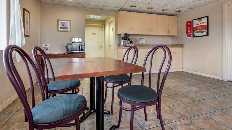 <b>Econo Lodge Restaurant</b>. Images powered by <a href="https://iceportal.shijigroup.com/" title="IcePortal" target="_blank">IcePortal</a>.