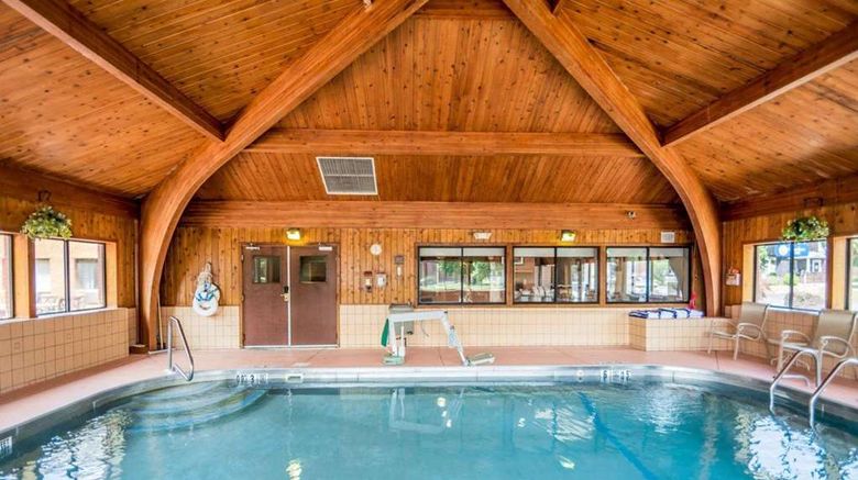 <b>Quality Inn Pool</b>. Images powered by <a href="https://iceportal.shijigroup.com/" title="IcePortal" target="_blank">IcePortal</a>.