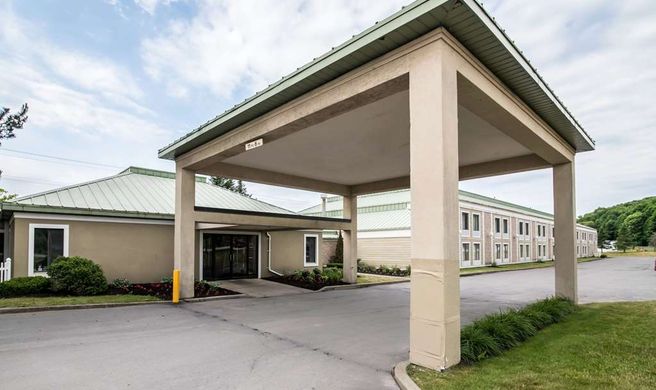 Clarion Inn & Suites Cortland Exterior