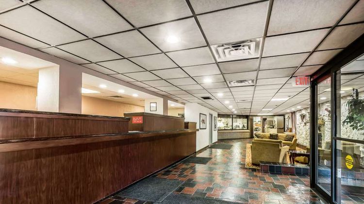 Quality Inn & Suites Binghamton Lobby