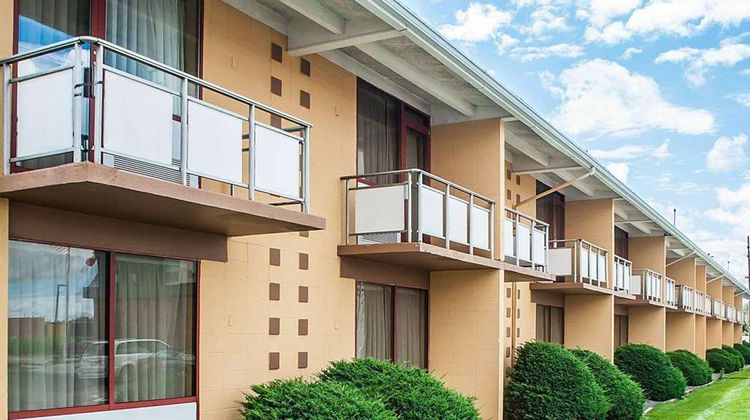 Quality Inn Buffalo Airport Exterior