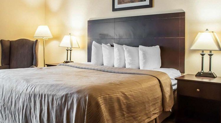 Quality Inn Buffalo Airport Room