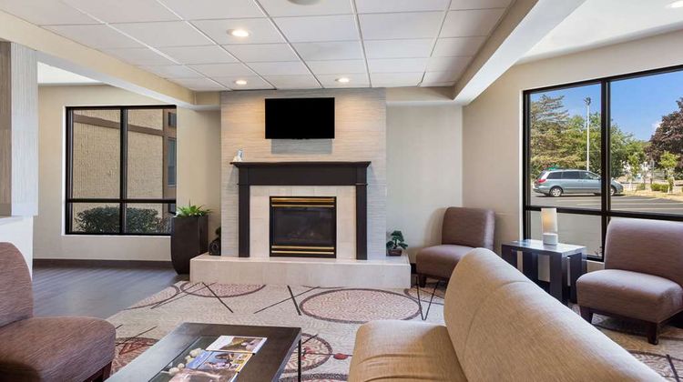 Quality Inn Central Albany Lobby