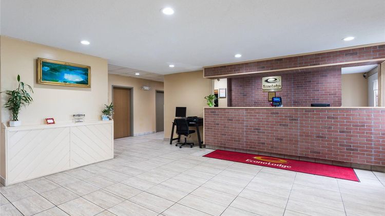 Econo Lodge Painted Post Corning Lobby