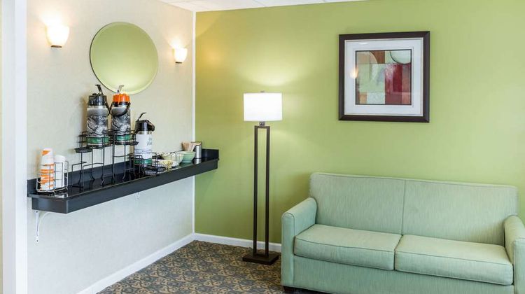 Quality Inn & Suites Lobby