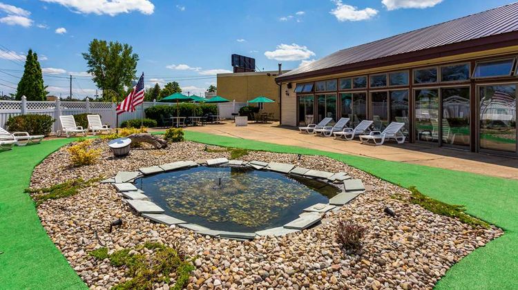 Quality Inn & Suites Pool
