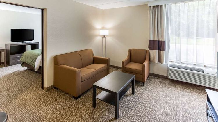 Quality Inn & Suites Suite