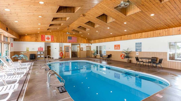 Quality Inn & Suites Pool